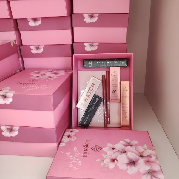 Ідеальний набір декоративної косметики Bogenia – для яскравих губ і бездоганного тону